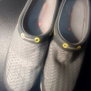 MERRELL WOMEN'S ENCORE BREEZE  Size 7 Gray with yellow stitching & accents